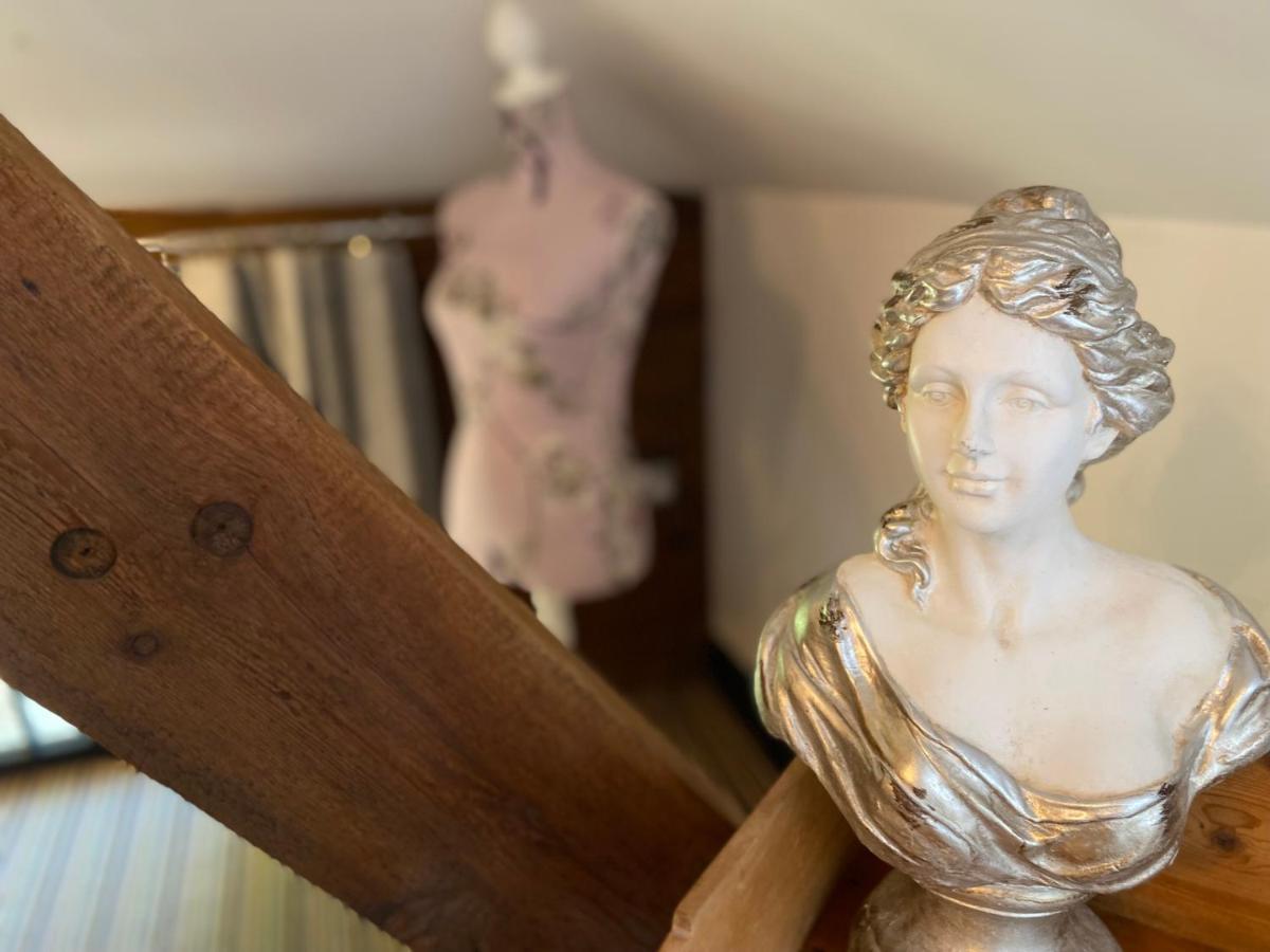 Betsey Trotwood. Historic Stylish 2-Bed Cottage. Blundeston 외부 사진