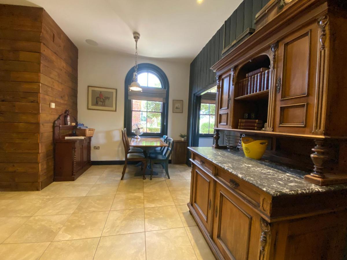 Betsey Trotwood. Historic Stylish 2-Bed Cottage. Blundeston 외부 사진